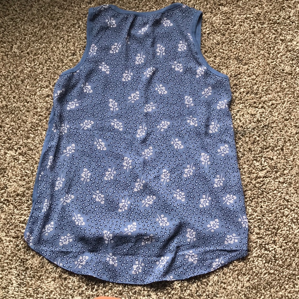 Loft tank top. - Picture 2 of 3